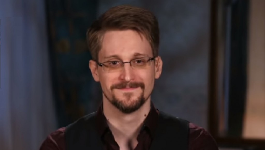 Informátor Snowden chce nadále ruský azyl. Jeho právník o něm napsal