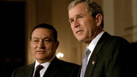 Hosni Mubarak (vlevo) a George W. Bush