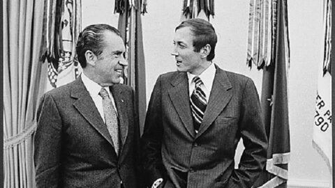 Básník Jevgenij Jevtušenko (vpravo) a americký prezident Richard Nixon