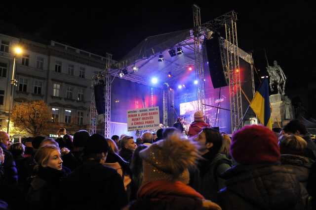 Koncert pro budoucnost, pořádaný 17. listopadu v Praze na Václavském náměstí
