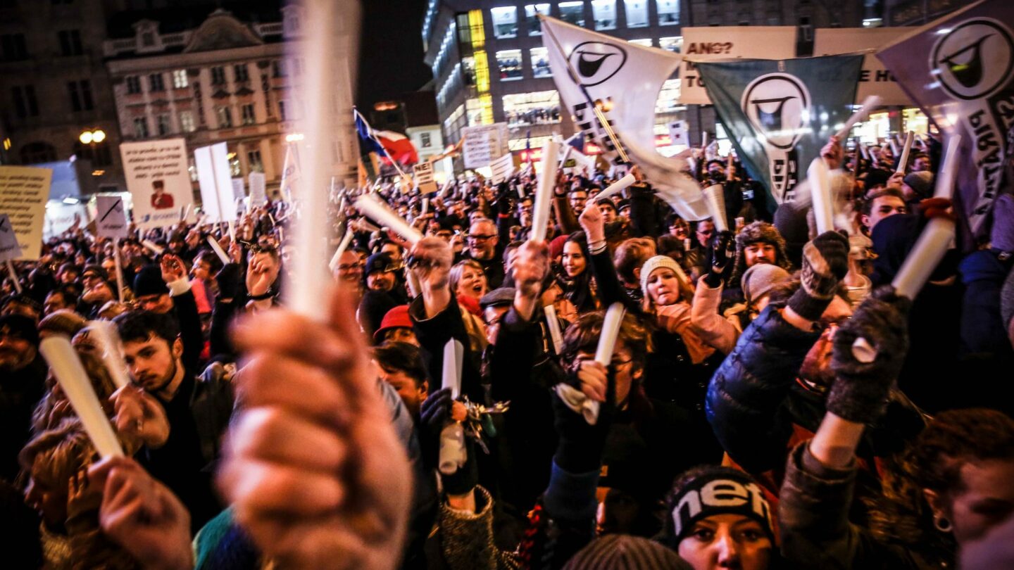 Demonstrace proti zvolení Zdeňka Ondráčka do čela komise pro kontrolu GIBS 