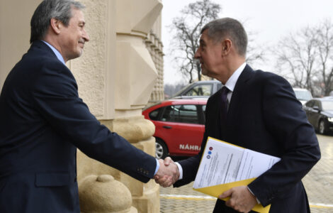 Ministr zahraničních věcí Martin Stropnický vítá premiéra Andreje Babiše 