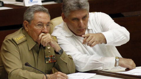 Raul Castro a Miguel Díaz-Canel