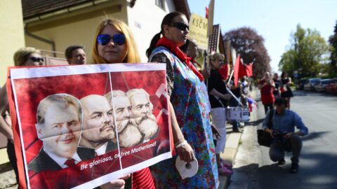 Protesty před sjezdem komunistů v Nymburku