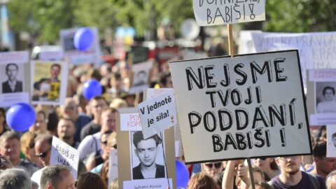 Demonstrace proti Babišovi a komunistům