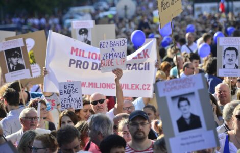 Demonstrace proti Babišovi a komunistům