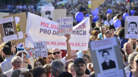 Demonstrace proti Babišovi a komunistům