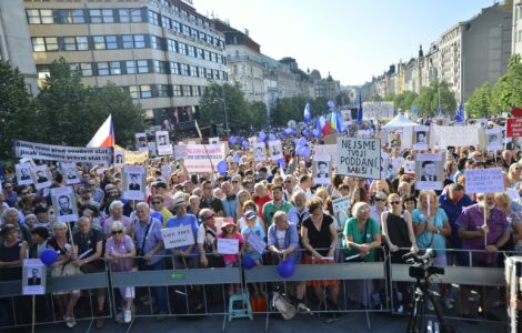 Demonstrace proti Babišovi a komunistům