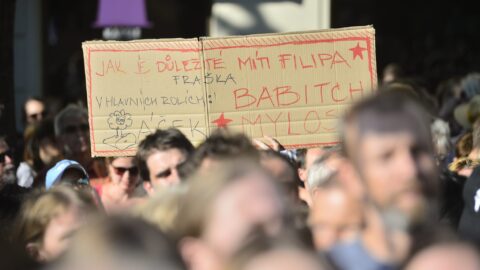 Demonstrace proti Babišovi a komunistům