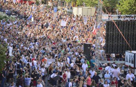 Demonstrace proti Babišovi a komunistům