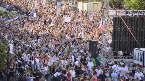 Demonstrace proti Babišovi a komunistům