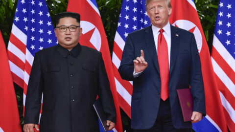 Setkání amerického prezidenta Donalda Trumpa s vůdcem Severní Koreje Kim Čong-unem.