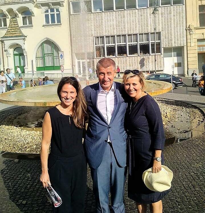 Andrej Babiš, Jana Vildumetzová a kandidátka na primátorku Andrea Pfeffer-Ferklová (vlevo).