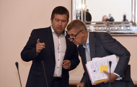 Ministr vnitra Jan Hamáček a premiér Andrej Babiš 