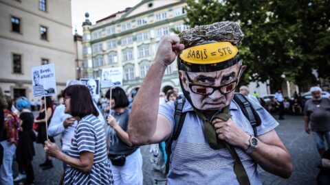 Demonstrace na Malostranském náměstí