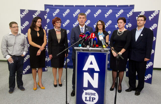 Andrej Babiš a kandidáti ANO do pražského zastupitelstva ve volbách 2014 