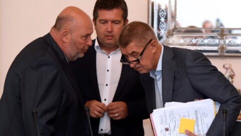 Ministr zemědělství Miroslav Toman, ministr vnitra Jan Hamáček a premiér Andrej Babiš 