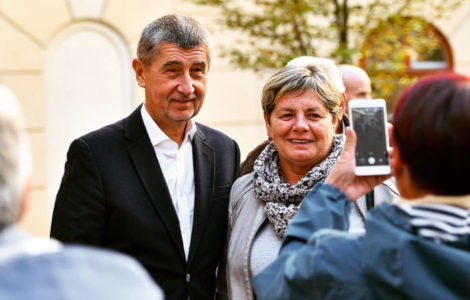 Babiš si rád dělá kampaň na různých akcích a mítincích. Fotky pak zveřejňuje na svém Facebooku.