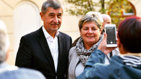 Babiš si rád dělá kampaň na různých akcích a mítincích. Fotky pak zveřejňuje na svém Facebooku.