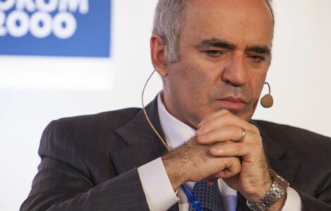 Garri Kasparov na mezinárodní konferenci Forum 2000