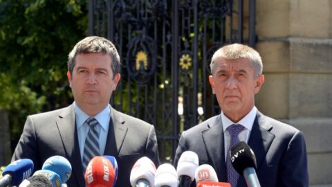 Vicepremiér Jan Hamáček (ČSSD) a premiér Andrej Babiš (ANO) 