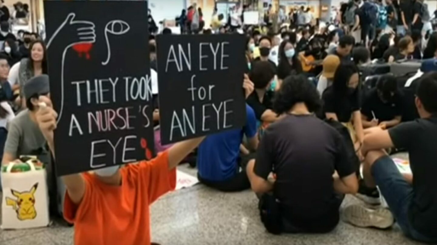 Protest na letišti v Hongkongu