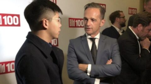 Tvář hongkongských protestů Joshua Wong na setkání se šéfem německé diplomacie Heiko Maasem