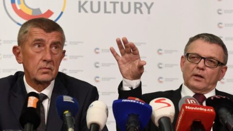 Premiér Andrej Babiš (ANO) a ministr kultury Lubomír Zaorálek (ČSSD)