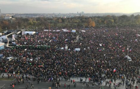 Zaplněná Letná 16. 11. 2019