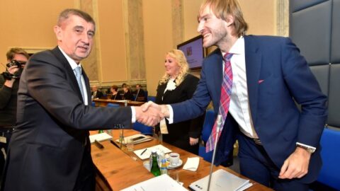 Premiér Andrej Babiš a staronový ministr zdravotnictví Adam Vojtěch (ANO) 