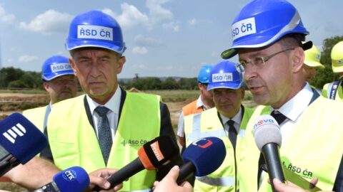 Premiér Andrej Babiš a ministr dopravy Vladimír Kremlík 