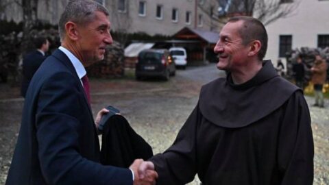 Premiér Andrej Babiš přijel za otcem Šebestiánem, aby se vyznal ze svých hříchů.