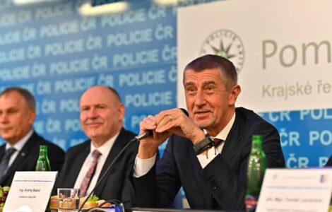 Trestně stíhaný Andrej Babiš na Krajském ředitelství policie Olomouckého kraje. Jako host