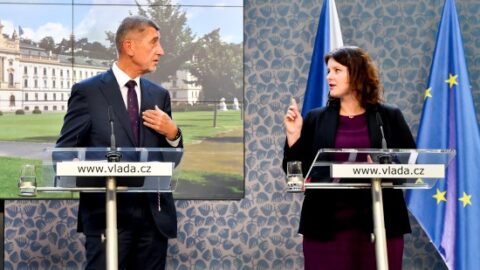 Premiér Andrej Babiš (ANO) a ministryně práce a sociálních věcí Jana Maláčová (ČSSD) 