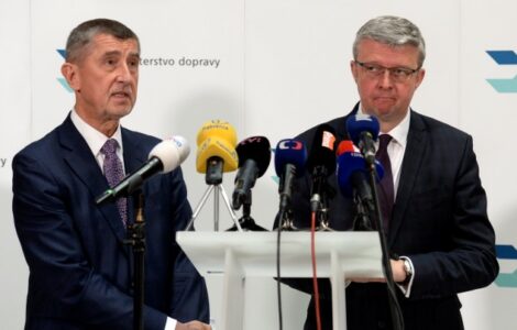 Premiér Andrej Babiš a ministr průmyslu a obchodu a současně dopravy Karel Havlíček