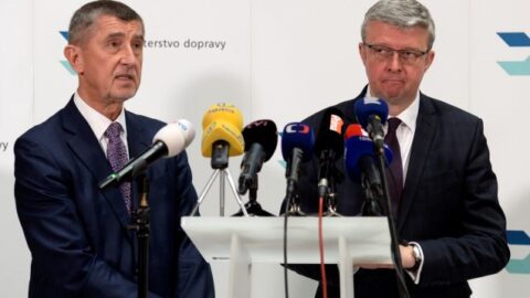 Premiér Andrej Babiš a ministr průmyslu a obchodu a současně dopravy Karel Havlíček