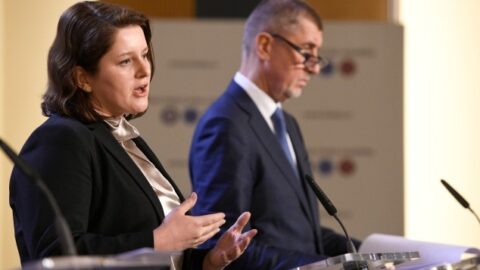 Tehdejší ministryně práce a sociálních věcí Jana Maláčová (ČSSD) a tehdejší premiér Andrej Babiš (ANO) vyházely zbytečně miliardy kvůli covidu.