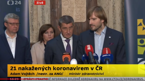 Ministr zdravotnictví Adam Vojtěch a premiér Andrej Babiš