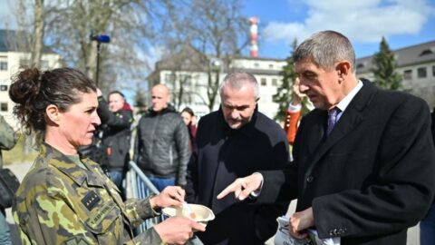 Andrej Babiš na sobotním mediálním tažení Ústřední vojenskou nemocnicí