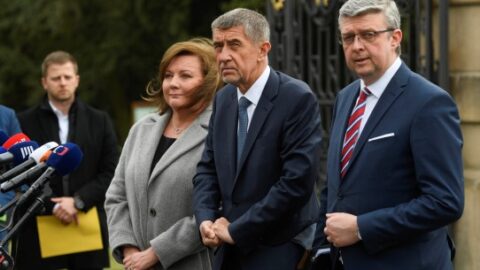 Alena Schillerová, Andrej Babiš a Karel Havlíček (všichni za ANO) 