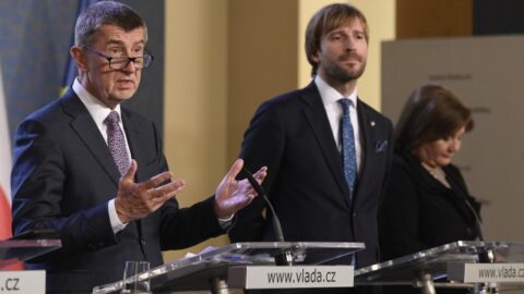 Premiér Andrej Babiš, ministr zdravotnictví Adam Vojtěch a ministryně financí Alena Schillerová (všichni ANO)