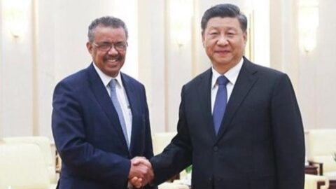 Generální ředitel WHO Tedros Adhanom Ghebreyesus  a čínský prezident Si Ťin-pching koncem ledna v Pekingu