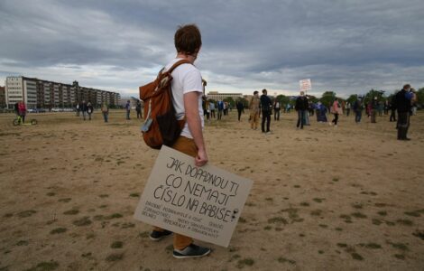 Mikuláš Minář ze spolku Milion chvilek pro demokracii na protestní procházce na pražské Letenské pláni