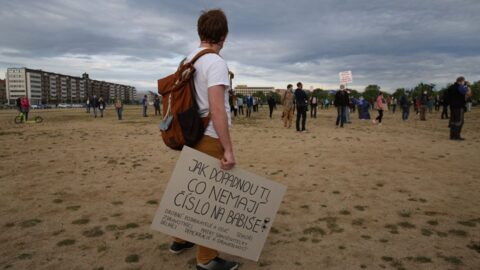 Mikuláš Minář ze spolku Milion chvilek pro demokracii na protestní procházce na pražské Letenské pláni