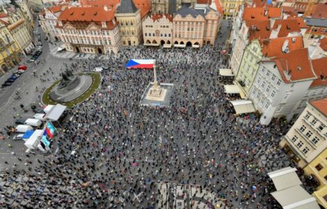 Demonstrace Milionu chvilek na Staroměstském náměstí v Praze