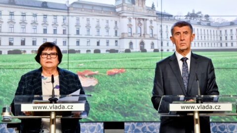 Ministryně spravedlnosti Marie Benešová a premiér Andrej Babiš (oba ANO) 