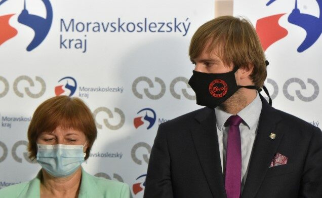 Hlavní hygienička ČR Jarmila Rážová a ministr zdravotnictví Adam Vojtěch (ANO) 