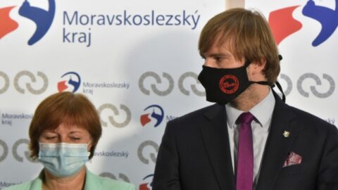 Hlavní hygienička ČR Jarmila Rážová a ministr zdravotnictví Adam Vojtěch (ANO) 