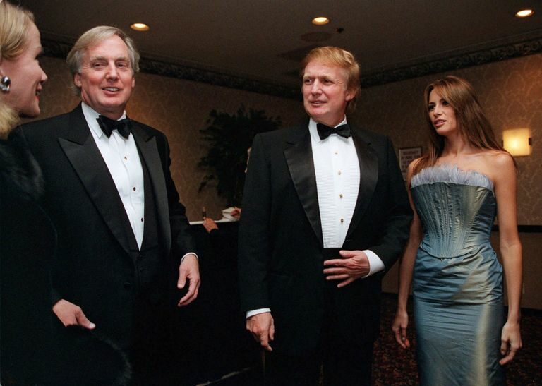 Robert Trump (vlevo) s bratrem Donaldem na snímku z roku 1999 