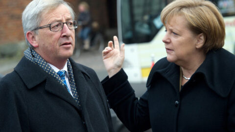 Předseda Evropské komise Jean-Claude Juncker s německou kancléřkou Angelou Merkelovou.